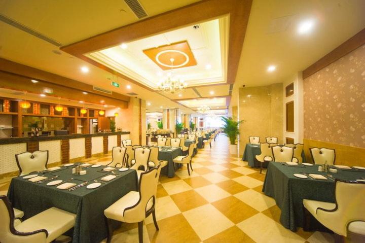 Ramada Chengdu North Hotel Restaurant photo